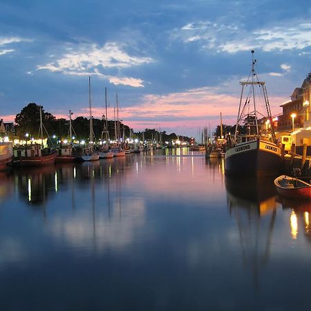 Lotsenhaus/Ostseewelle Rostock Exteriér fotografie