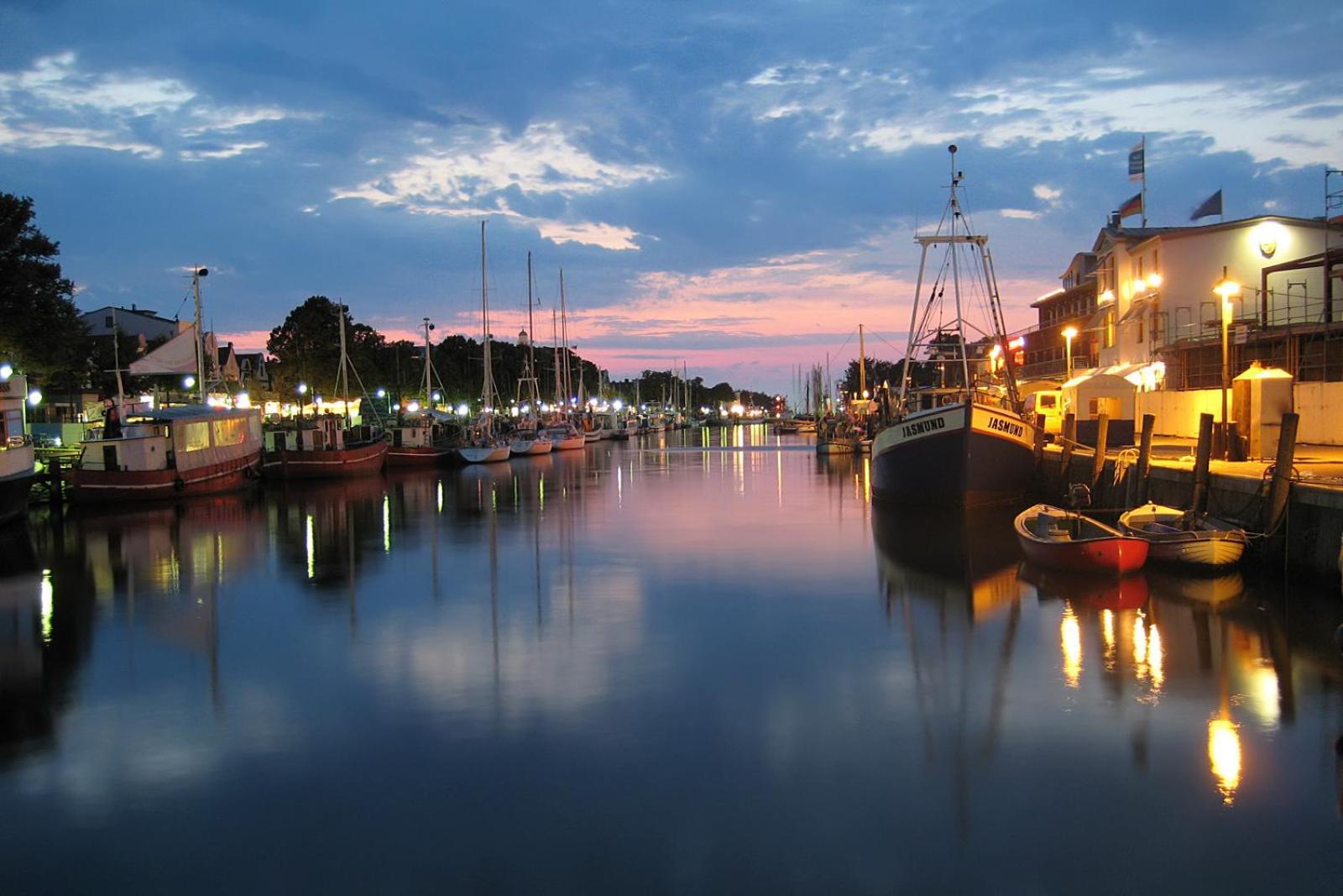 Lotsenhaus/Ostseewelle Rostock Exteriér fotografie